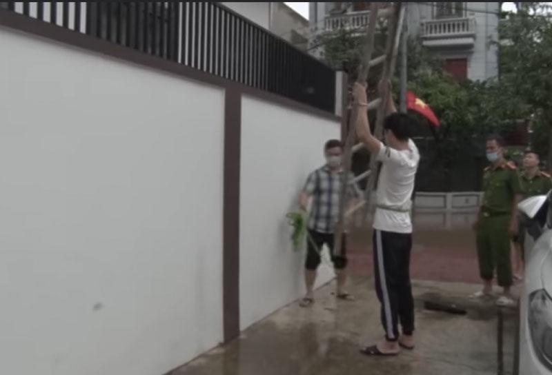 Siêu trộm biểu diễn màn trèo tường đột nhập biệt thự trộm nhẫn kim cương-3