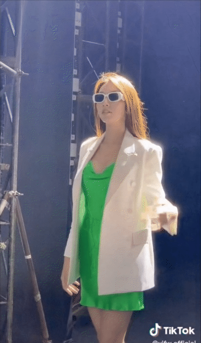 Thùy Tiên gặp điềm báo trước cú ngã để đời ngay trên sàn catwalk-1