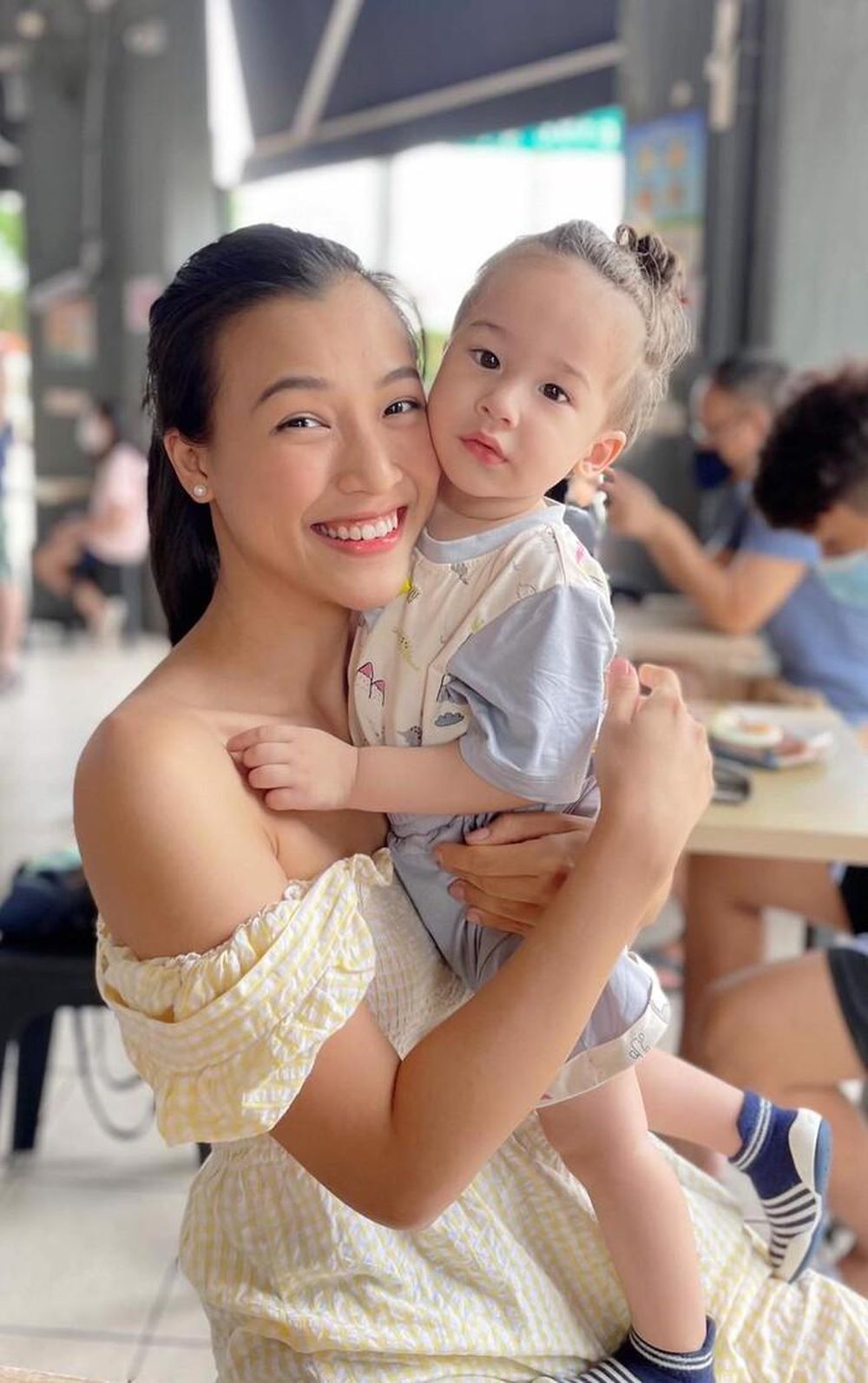 Hội mẹ đơn thân cực phẩm” của Vbiz: Hòa Minzy nhan sắc ngày càng lên hương, Phạm Quỳnh Anh mạnh mẽ hơn sau đổ vỡ-19