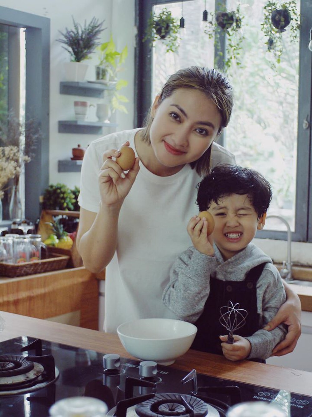 Hội mẹ đơn thân cực phẩm” của Vbiz: Hòa Minzy nhan sắc ngày càng lên hương, Phạm Quỳnh Anh mạnh mẽ hơn sau đổ vỡ-9