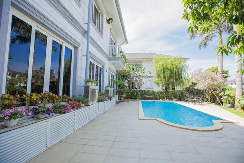 Ngôi nhà bình thường của nữ ca sĩ tiêu tiền không đếm: Không gian xanh mướt, phòng ăn xây cả bể cá-3