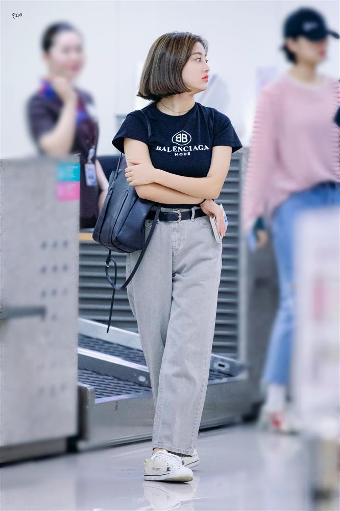 5 kiểu áo thun không bao giờ lỗi mốt, sao Hàn hè nào cũng diện-6