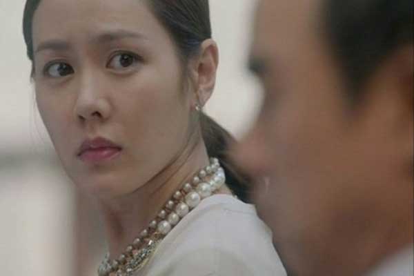 Chị chồng ép phải lắp camera để hàng ngày soi mói trách mắng em dâu chuyện chăm sóc mẹ chồng-2