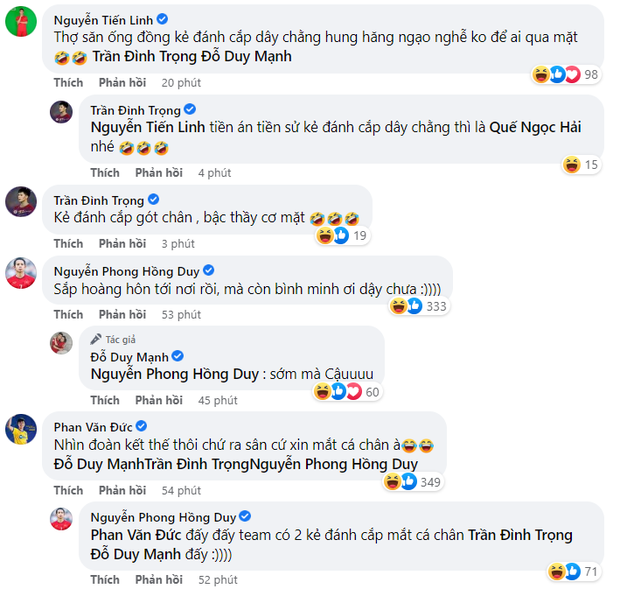 Duy Mạnh và Đình Trọng bị đồng đội trêu đùa, gắn với danh xưng kẻ cắp mắt cá chân-2