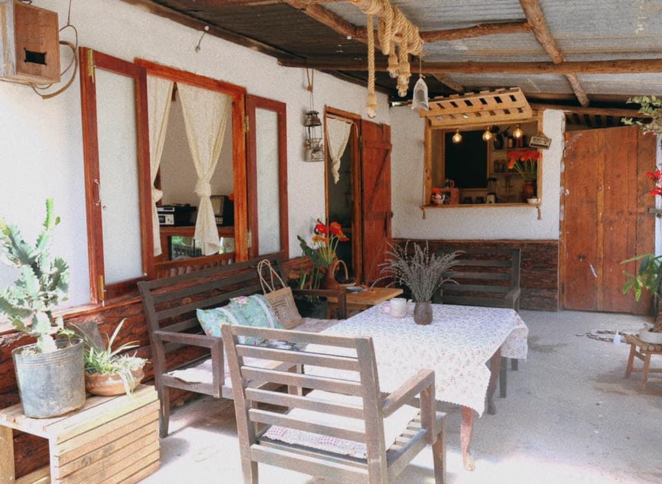 Ngôi nhà trên đỉnh núi mây phủ, ngập tràn hương sắc hoa-21