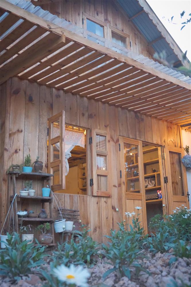 Ngôi nhà trên đỉnh núi mây phủ, ngập tràn hương sắc hoa-24