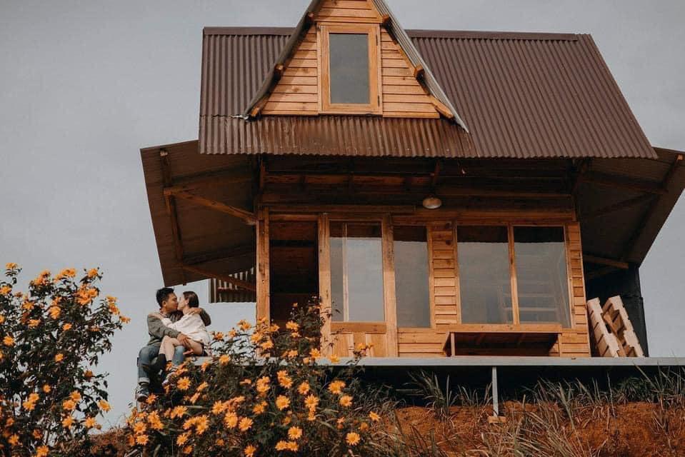 Ngôi nhà trên đỉnh núi mây phủ, ngập tràn hương sắc hoa-39