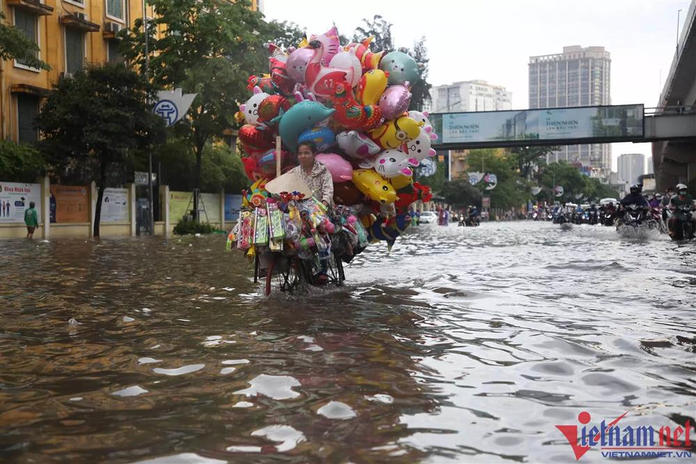 Những ngày tới Hà Nội liệu còn mưa to lịch sử như chiều qua?-1