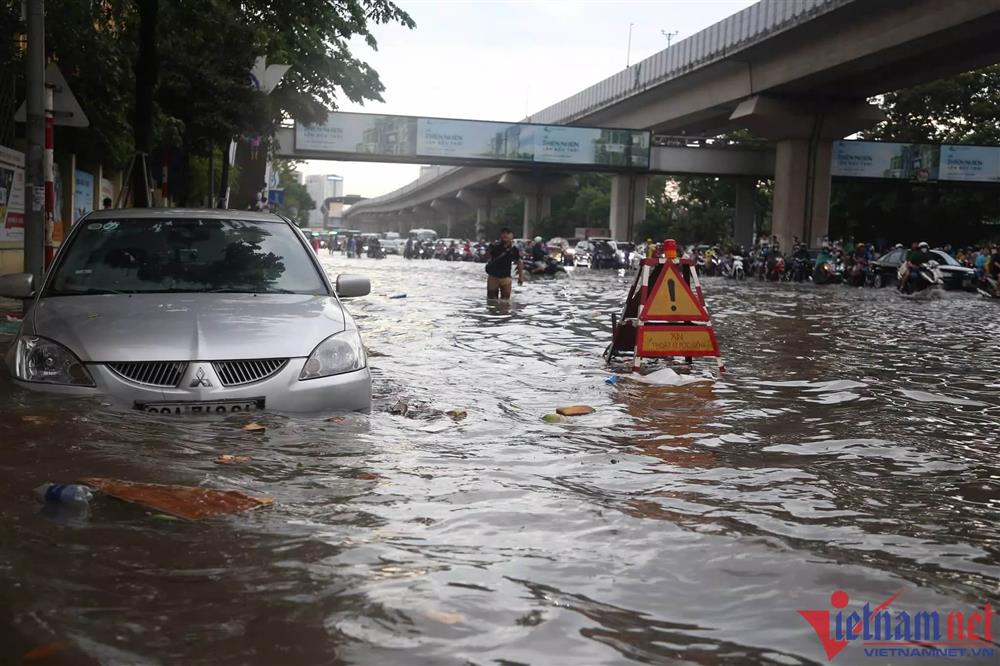 Bộ trưởng Trần Hồng Hà: Mưa lớn vào một thời điểm thì không hệ thống nào chống chịu được-3