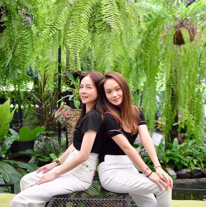 Con gái chủ tịch đội bóng Thái Lan: từ nhan sắc tới khả năng biến hoá với hàng hiệu chẳng kém mẫu thân là mấy!-7