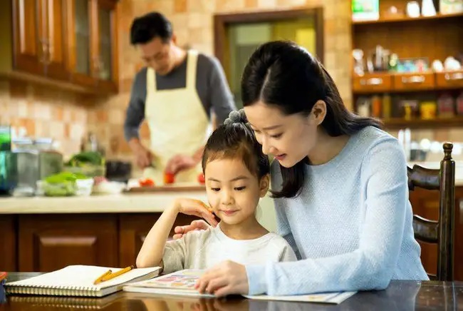 Có 4 điều cực quan trọng cha mẹ cần nhớ kỹ khi nuôi dạy con gái: Lớn lên con thông minh hơn người, hạnh phúc trọn đầy-3