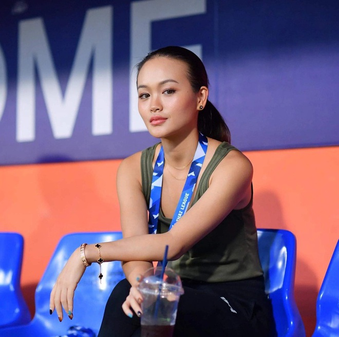 Con gái chủ tịch đội bóng Thái Lan: từ nhan sắc tới khả năng biến hoá với hàng hiệu chẳng kém mẫu thân là mấy!-16