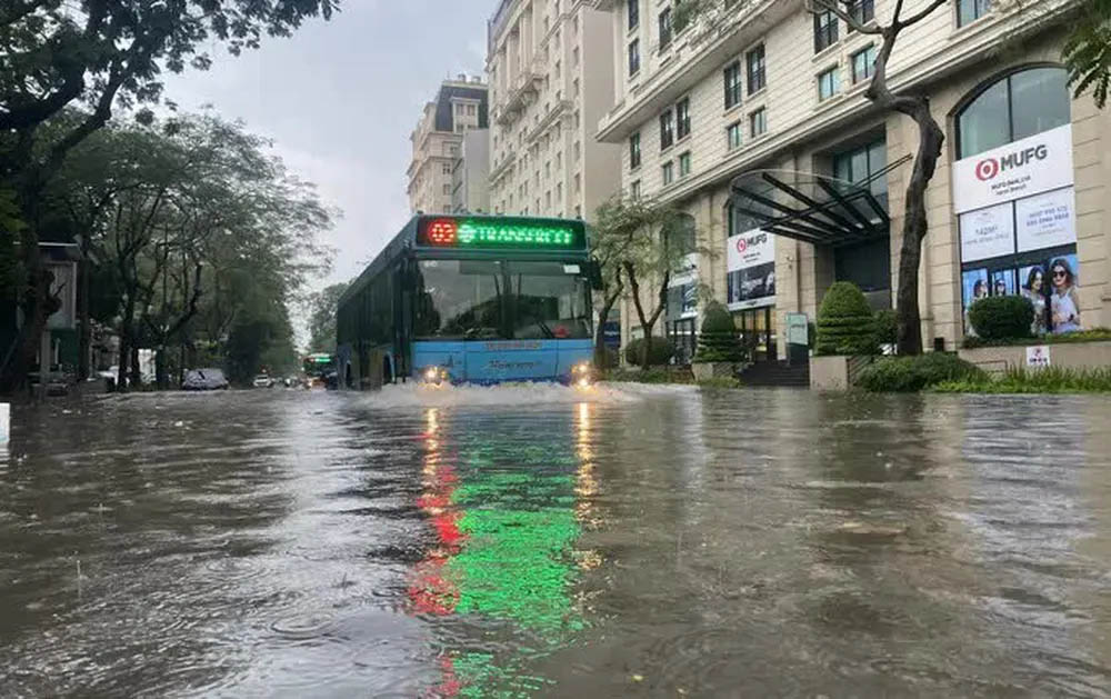Nguyên nhân mưa lớn gây ngập kỷ lục ở Hà Nội trong vòng 36 năm qua-1
