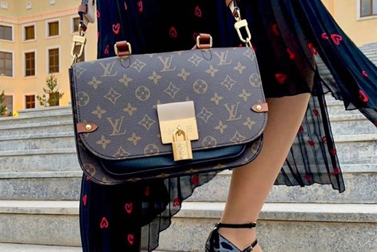 Louis Vuitton bán túi fake