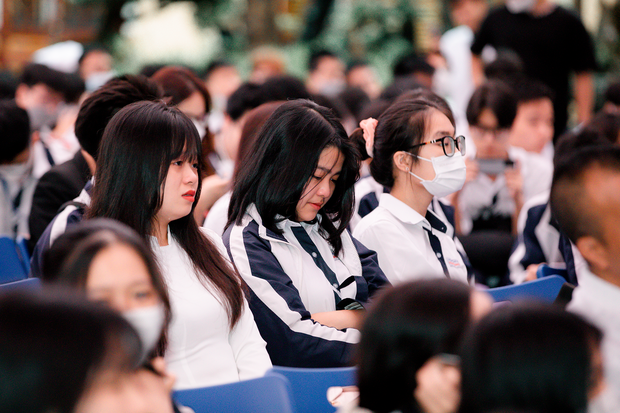 Những khoảnh khắc đẹp nhất mùa bế giảng 2022: Gửi năm tháng thanh xuân sẽ không bao giờ quay lại-6