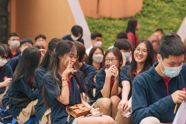 Những khoảnh khắc đẹp nhất mùa bế giảng 2022: Gửi năm tháng thanh xuân sẽ không bao giờ quay lại-16