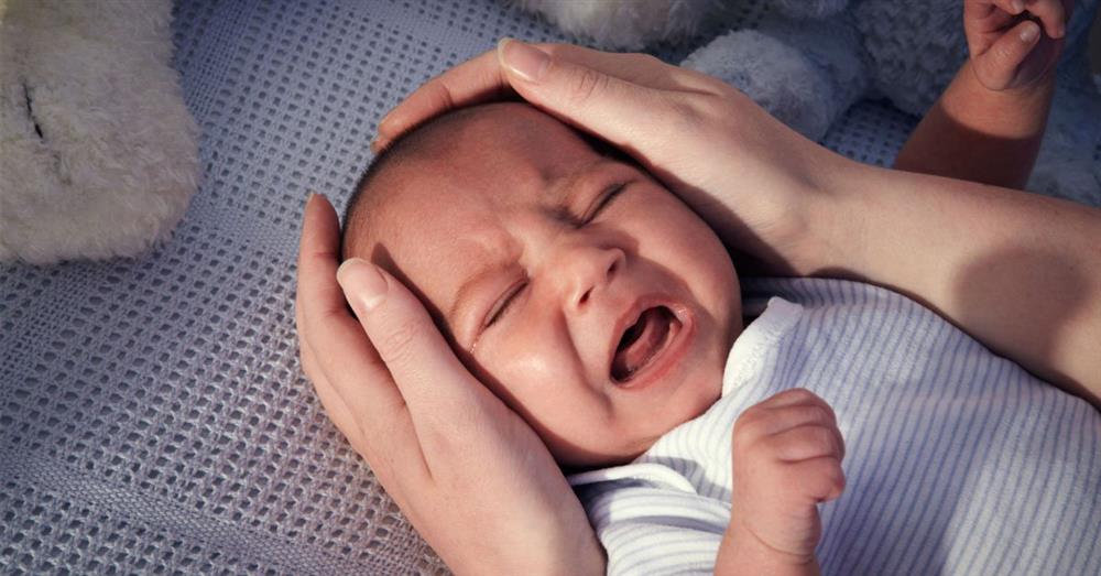 Trẻ sơ sinh khó ngủ là do đâu? Cách giúp bé ngủ ngon giấc-1
