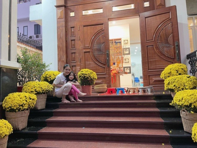 Cùng quê Tiền Giang: Tăng Thanh Hà giản dị trong biệt thự, 1 hoa hậu có nhà như cung điện-3