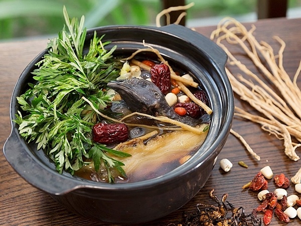 Chị em bỏ túi bí quyết làm món gà hầm thuốc bắc giàu dinh dưỡng,&nbsp;bồi bổ cho gia đình-2