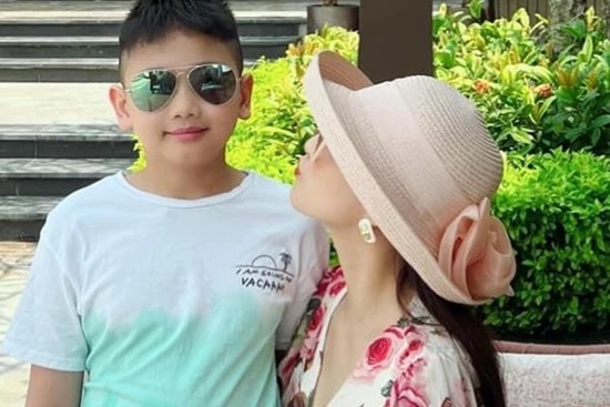 Bà mẹ giàu nhất nhì showbiz Việt dạy con cực khéo: Vừa qua con đạt điểm tuyệt đối, thứ hạng cao nhất lớp