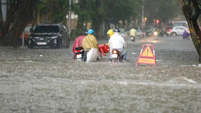 Miền Bắc tiếp tục mưa to, Hà Nội cảnh báo 11 điểm đen ngập lụt-2