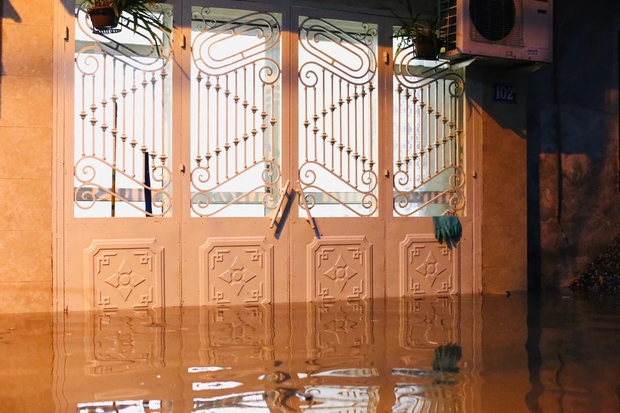 Trận lụt lịch sử 40 năm có một: Nước tràn vào nhà, thiết bị ngập úng xử lý thế nào?-2