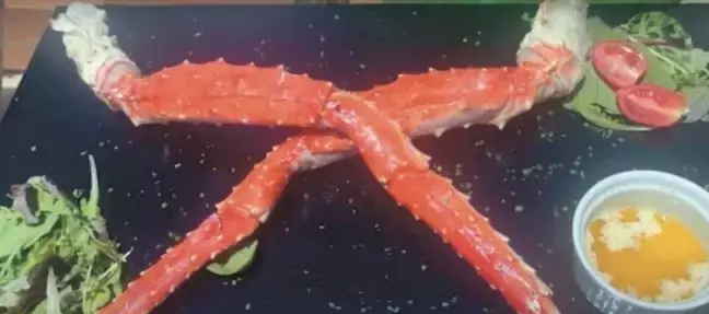 Nhậu vài chân cua và uống 2 ly nước, du khách bị chém đẹp 15 triệu đồng-1