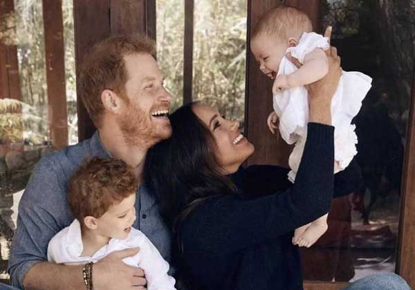 Meghan Markle lộ diện trước khi dự đại lễ Bạch Kim, gây sốt truyền thông với bức hình mới chứa chi tiết đặc biệt-2