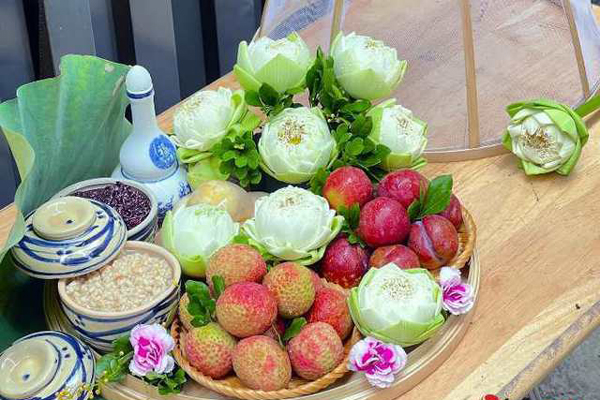 Đắt nhất chợ Tết Đoan ngọ, mâm lễ cơm rượu, trái cây gần 2 triệu đồng-3