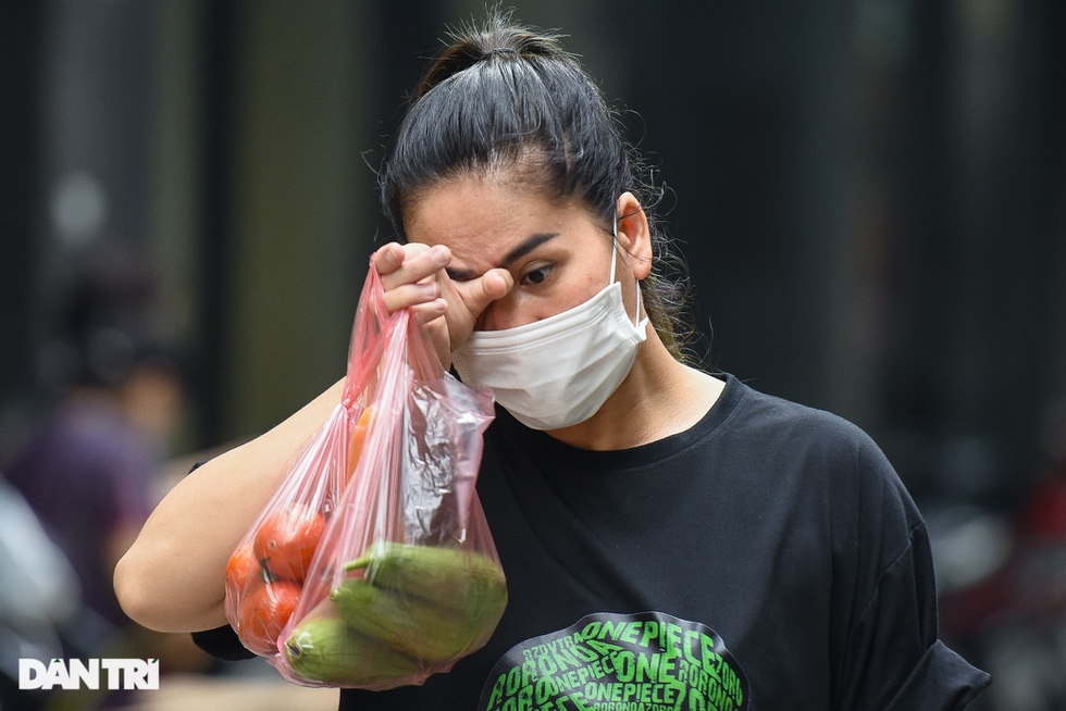 Đời thực xót xa của Sâm osin: Ngày chăm con bại não, tối ăn vội chạy show-11