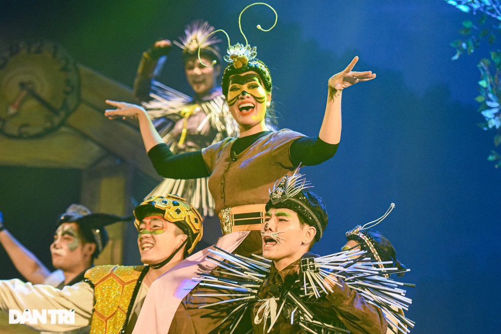 Đời thực xót xa của Sâm osin: Ngày chăm con bại não, tối ăn vội chạy show-23
