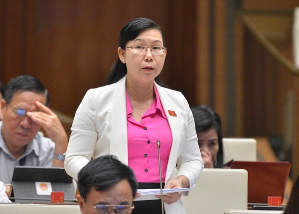 Vợ ép chồng kiếm thật nhiều tiền, lên chức, có phải bạo lực gia đình?-1