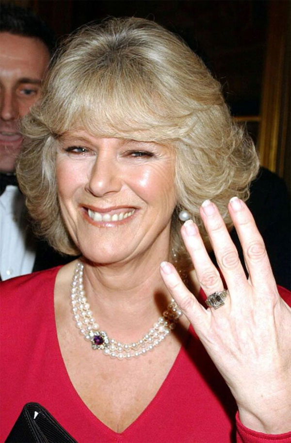 Nhẫn đính hôn 2,93 tỷ mà Thái tử Charles trao cho bà Camilla có gì đặc biệt?-1