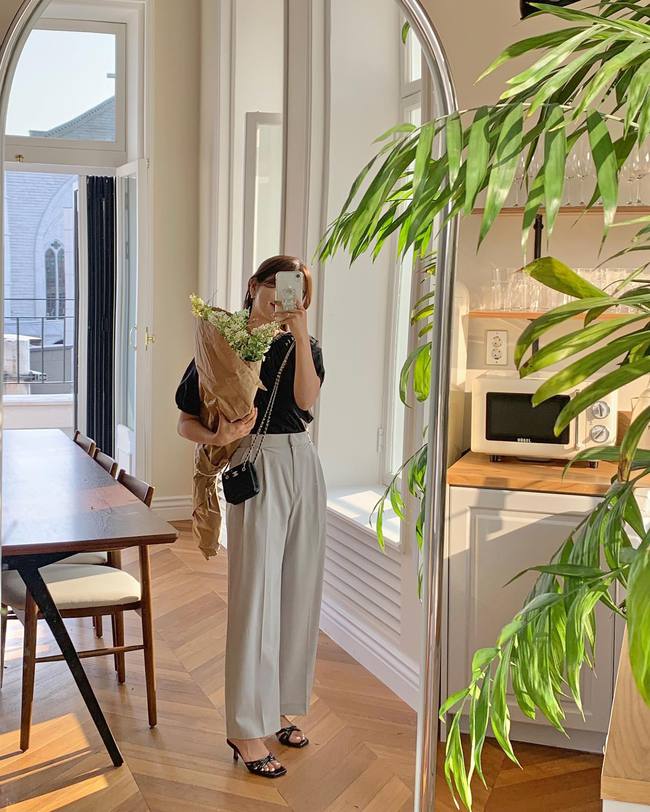 Phụ nữ Hàn chứng minh quần âu + sandal là công thức hoàn hảo để mặc đến công sở-2