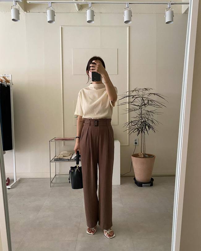 Phụ nữ Hàn chứng minh quần âu + sandal là công thức hoàn hảo để mặc đến công sở-6