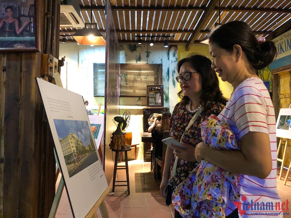 Quán cà phê ở TP.HCM trưng bày hàng nghìn hiện vật thời Covid-19-3