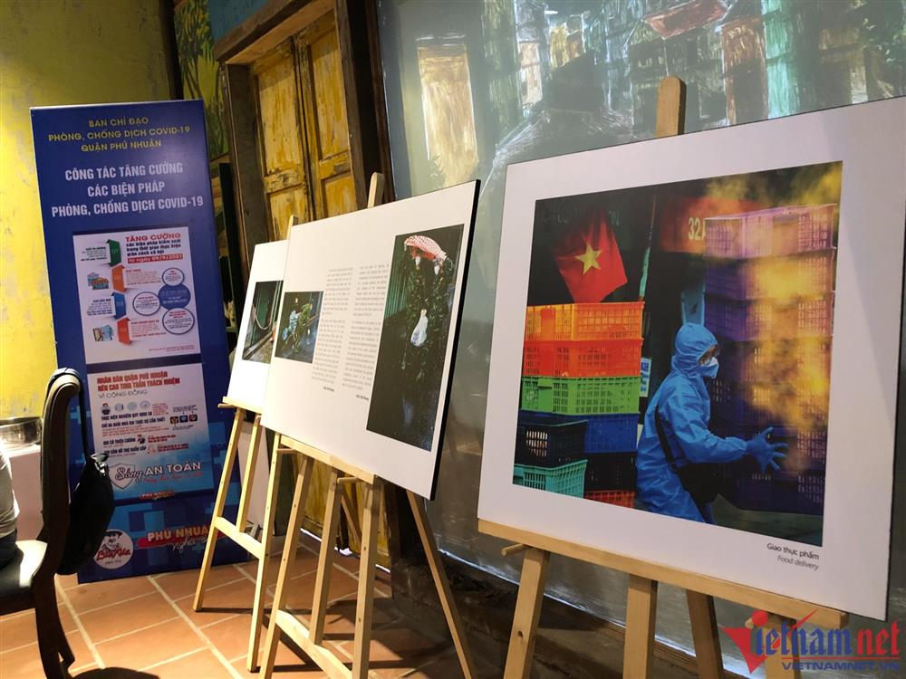 Quán cà phê ở TP.HCM trưng bày hàng nghìn hiện vật thời Covid-19-4