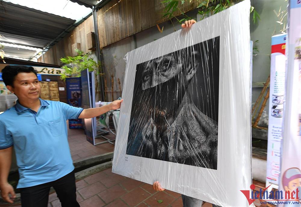 Quán cà phê ở TP.HCM trưng bày hàng nghìn hiện vật thời Covid-19-5