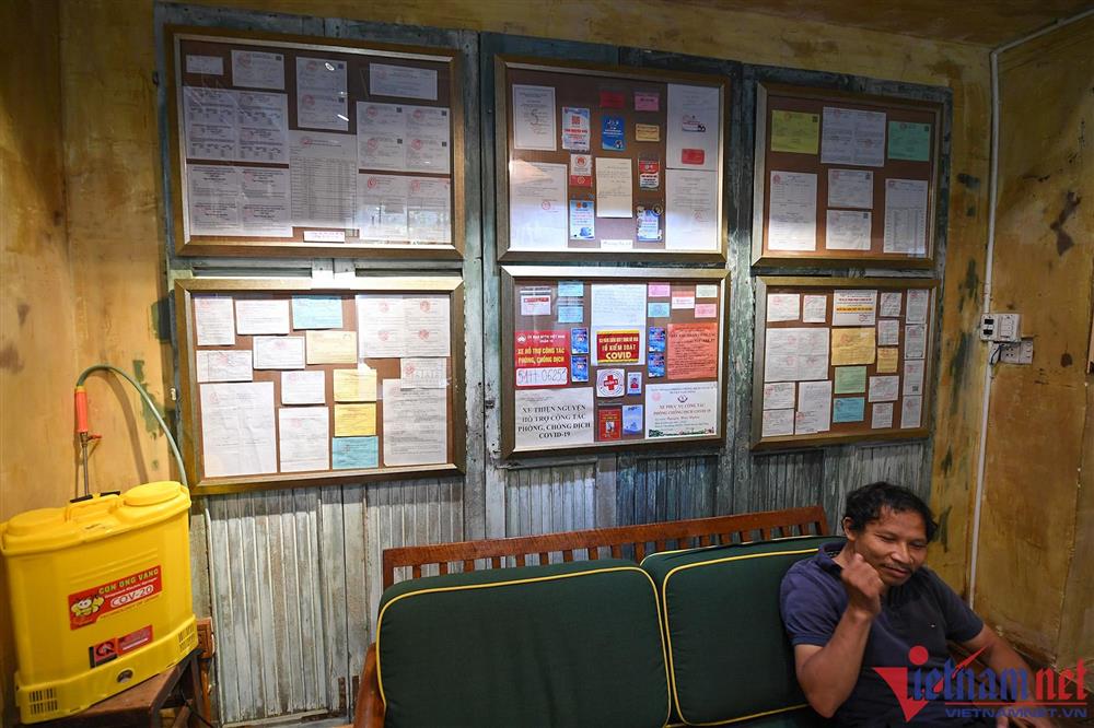 Quán cà phê ở TP.HCM trưng bày hàng nghìn hiện vật thời Covid-19-6