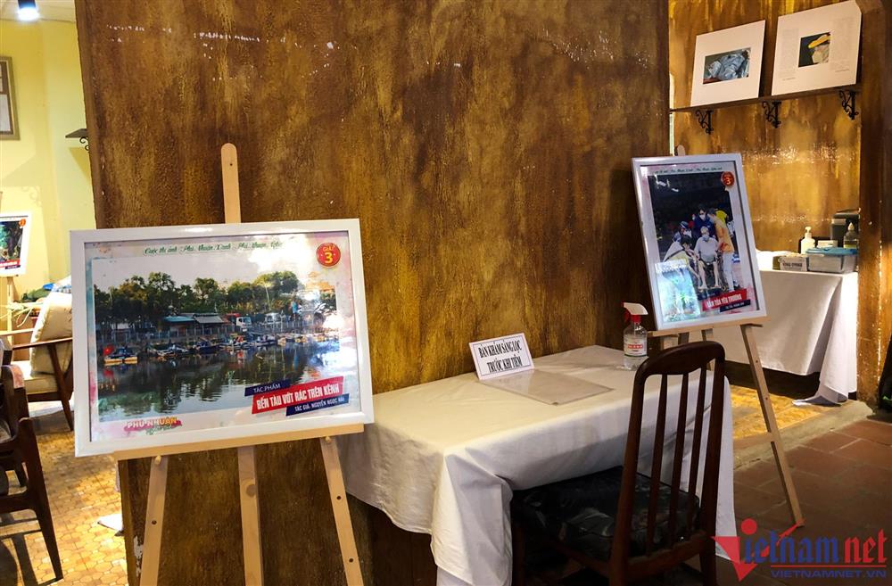 Quán cà phê ở TP.HCM trưng bày hàng nghìn hiện vật thời Covid-19-8