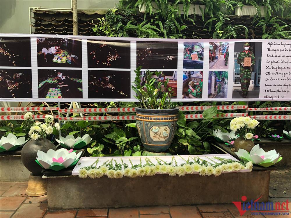 Quán cà phê ở TP.HCM trưng bày hàng nghìn hiện vật thời Covid-19-9