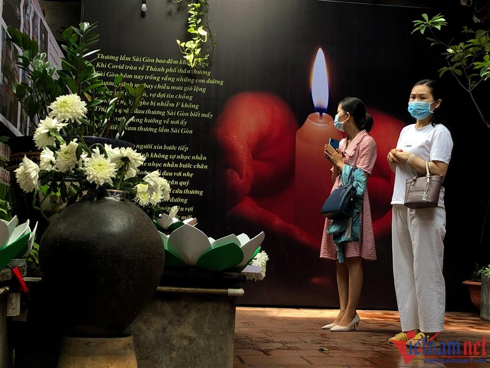 Quán cà phê ở TP.HCM trưng bày hàng nghìn hiện vật thời Covid-19-14