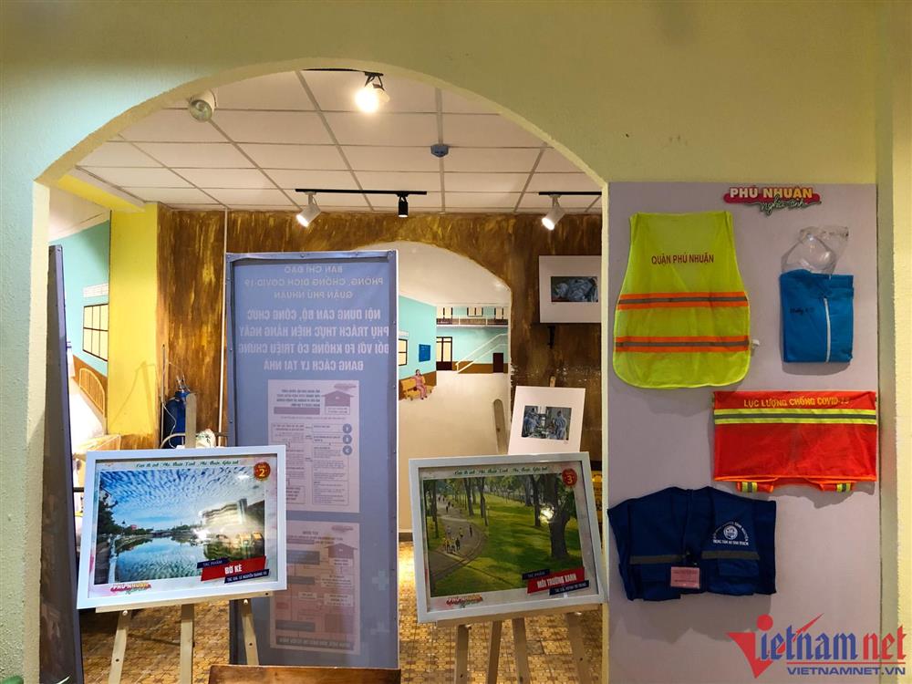 Quán cà phê ở TP.HCM trưng bày hàng nghìn hiện vật thời Covid-19-15