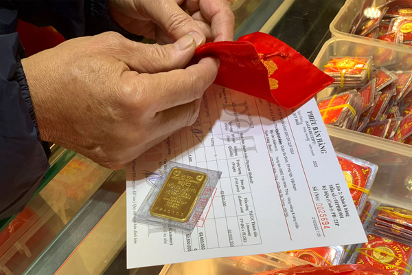 Giá vàng hôm nay 1/6: USD đảo chiều, vàng lập tức giảm-1