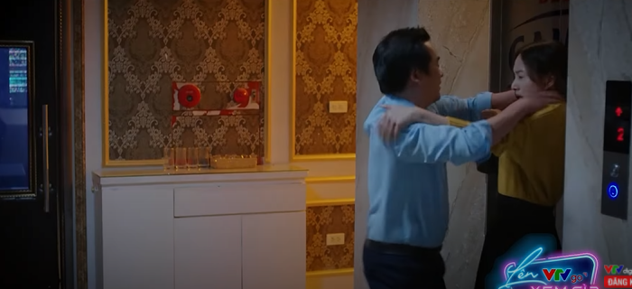 Thương Ngày Nắng Về tập 28: Khánh (Lan Phương) gặp nguy hiểm khi bị sếp bắt đi tiếp khách-3