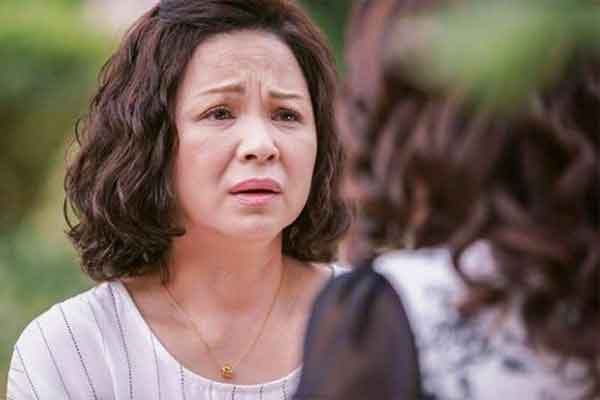 Nhìn vào mâm cơm tôi tức giận đứng dậy định bỏ đi thì mẹ giữ lại rồi nói ra toàn bộ sự thật-1