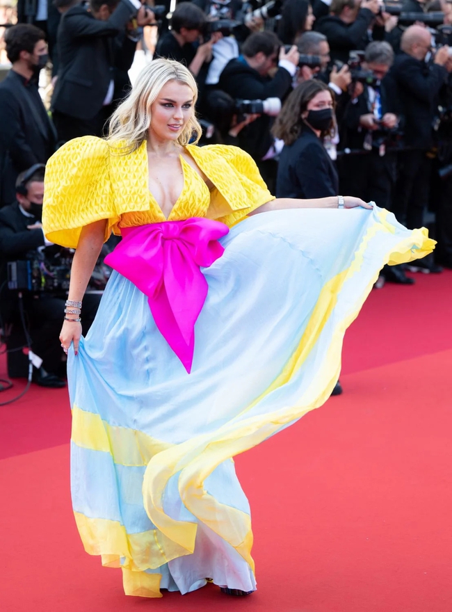 Nhất và Bét trên thảm đỏ Cannes 2022: Hoa hậu đẹp nhất thế giới lại mặc xấu nhất mới tài!-16