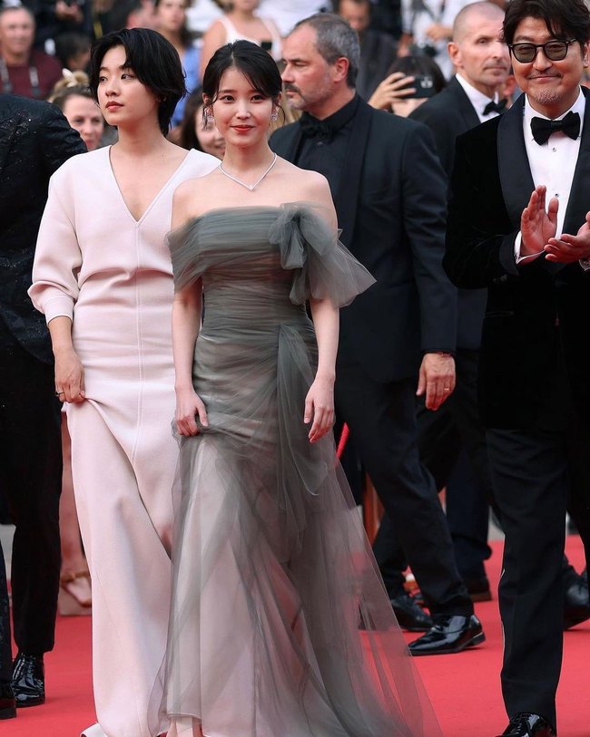 Nhất và Bét trên thảm đỏ Cannes 2022: Hoa hậu đẹp nhất thế giới lại mặc xấu nhất mới tài!-4