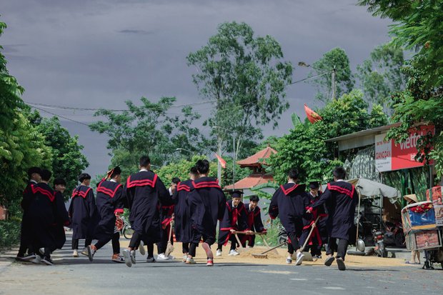 Bộ ảnh kỷ yếu hiếm có khó đạo nhái của học sinh Nghệ An-3