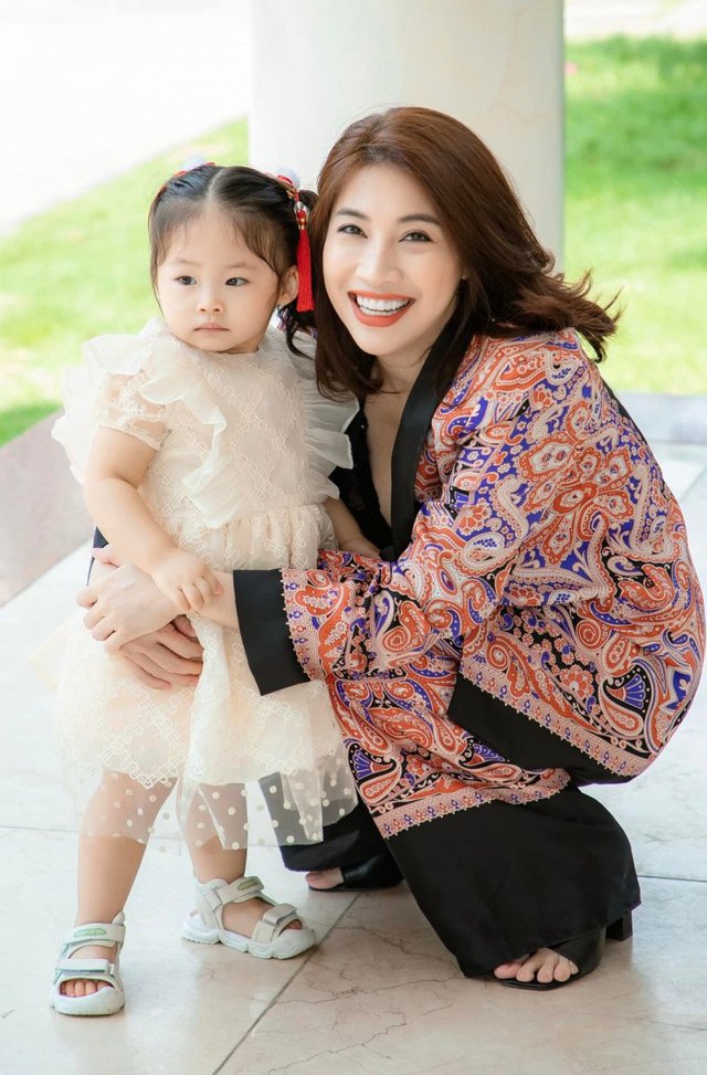10 lần mất con mới được ái nữ lai Hàn, Pha Lê chi lớn tặng nhà đẳng cấp cho bé-1